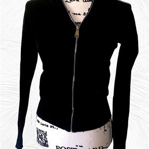 Lapis full zip black hooded sweater . Poly/viscose . Front pockets size M